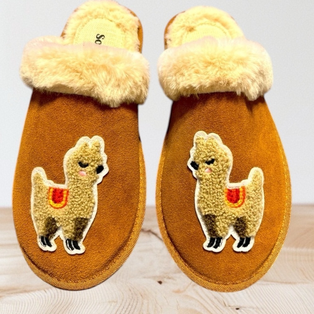 Size 5 Only -Adorable NEW IN BOX Soludos Suede Novelty Slippers Llama Cozy Fur